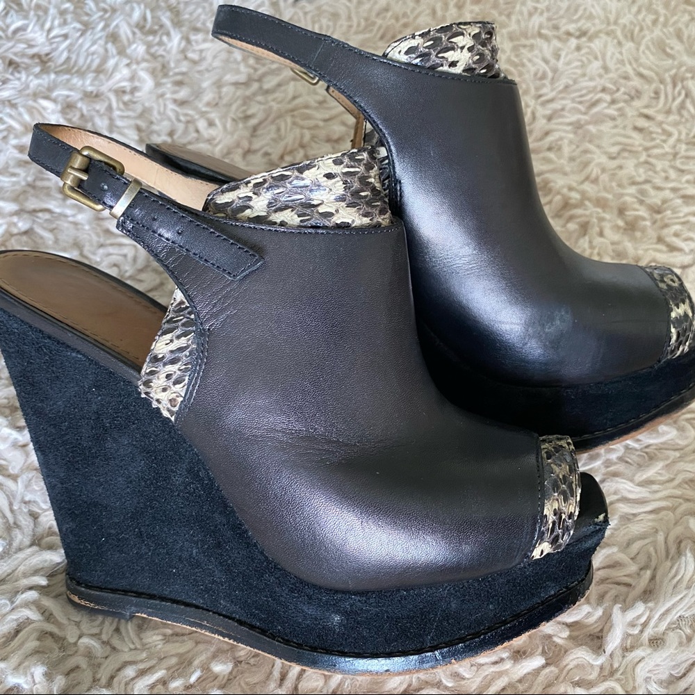 Snakeprint and leather Wedge
